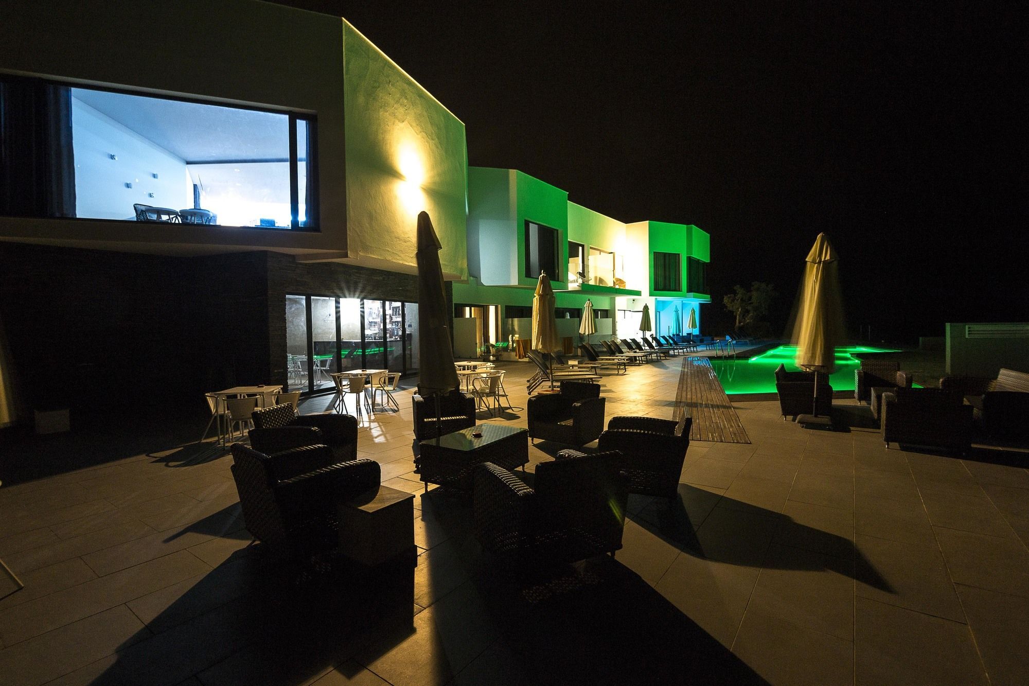 Enigma - Nature & Water Hotel São Teotónio Buitenkant foto
